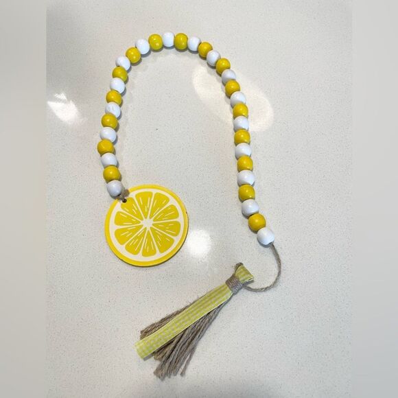 🔵  Lemon Slice Wood Bead Garland with Tassel - Yellow & White Farmhouse Decor - Picture 1 of 4